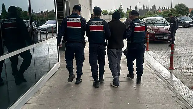 İzmir'de DEAŞ operasyonu: 11 gözaltı
