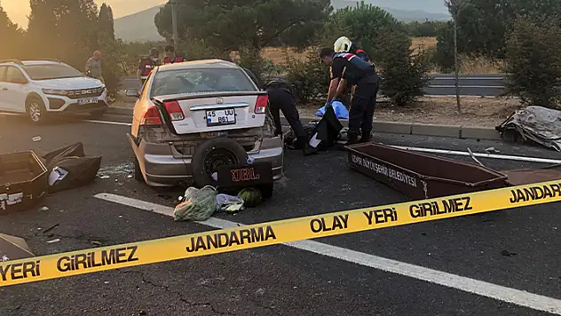 İzmir'de feci kaza: 2 ölü, 3 ağır yaralı
