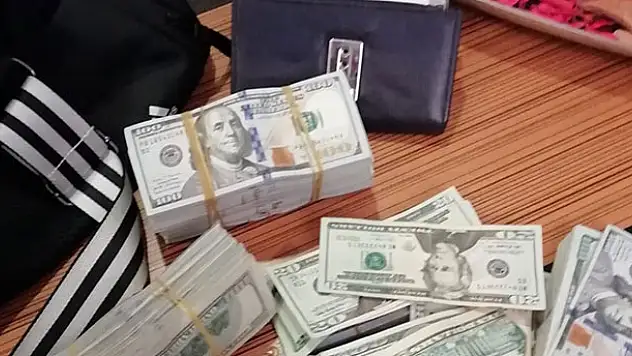 İzmir'de FETÖ'nün hücre evlerine yönelik operasyonda 31 şüpheli yakalandı