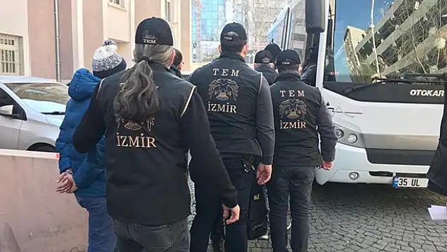 İzmir'de FETÖ operasyonunda 29 şüpheli gözaltına alındı