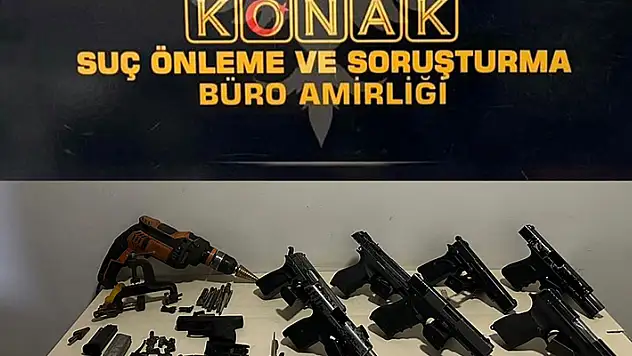 İzmir'de kaçak silah atölyesine baskın: 2'si firari 3 gözaltı
