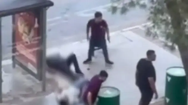 İzmir'de kafe önüne park etme kavgası: 2'si ağır 3 yaralı
