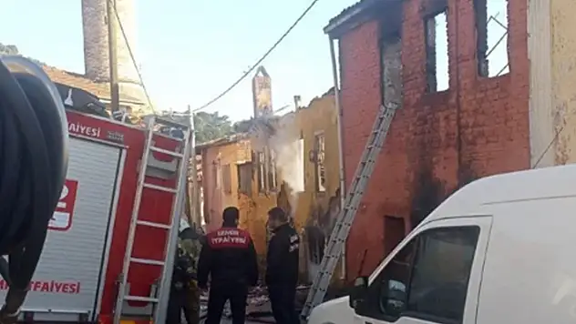 İzmir'de kahreden olay! Evde çıkan yangında 3 çocuk hayatını kaybetti