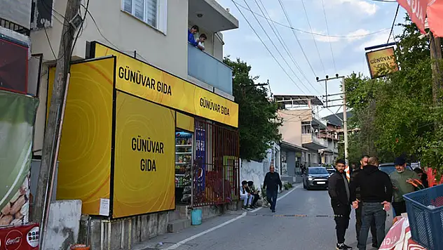 İzmir'de kavgayı ayırmak isteyen esnaf canından oldu