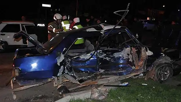 İzmir'de otomobiller çarpıştı: 4 yaralı