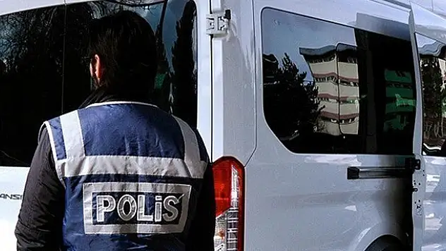 İzmir'de 'Paralel Yapı' operasyonu: 8 gözaltı
