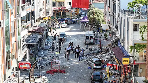 İzmir'de patlamanın olduğu sokakta zarar tespit çalışmalarına başlandı
