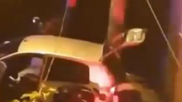 İzmir'de polis, denetlemeden kaçan otomobili lastiklerine ateş açarak durdurdu: 2 gözaltı
