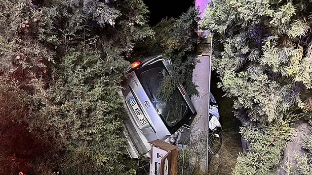 İzmir'de şarampole devrilen cipin sürücüsü öldü
