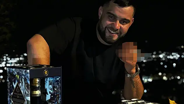 İzmir'de silahlı kavgada tabanca ile boynundan vurulan kişi öldü
