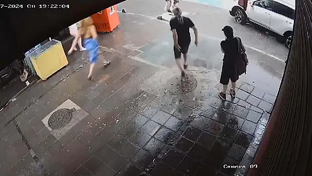 İzmir'de sokakta 2 kişinin akıma kapılıp ölmesiyle ilgili 42 sanık için 15'er yıla kadar hapis istendi
