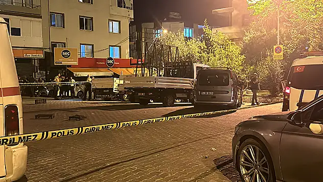 İzmir'de sokakta iki grup arasında silahlı kavga: 4 yaralı
