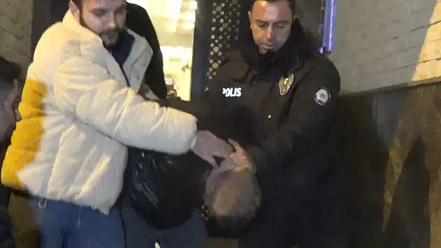 İzmir'de sokaktan kedileri toplayıp evinde öldürdükten sonra bahçeye atan cani yakalandı
