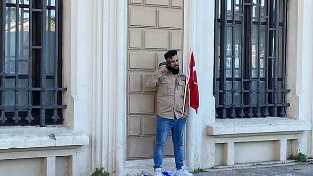 İzmir'de tabancalı İsrail protestosu
