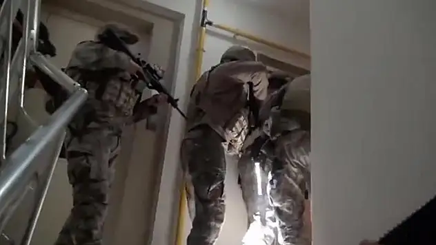 İzmir'de terör operasyonlarında 7 şüpheli yakalandı
