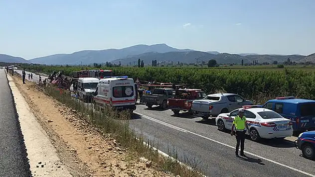 İzmir'de yangına giden arazöz devrildi: 2 ölü, 2 yaralı