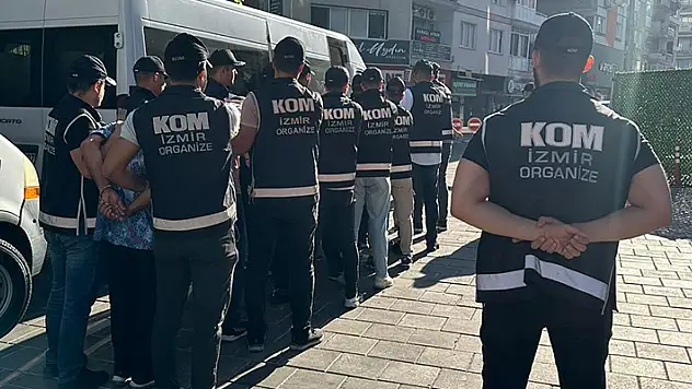 İzmir'de yasa dışı silah imalatı yapan şüphelilere operasyon 16 gözaltı
