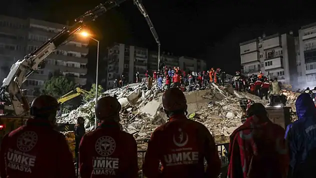İzmir'de yeni mucize! 26 saat sonra ses duyuldu