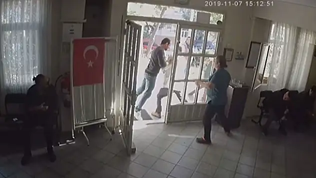 İzmir'de yine doktora şiddet: O anlar kamerada