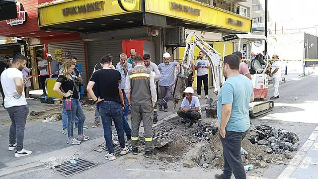İzmir'de yolda akıma kapılan 2 kişinin ölümünde gözaltı sayısı 31 oldu
