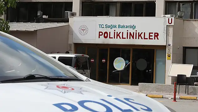 İzmir'deki depremde balkondan atlayan genç hayatını kaybetti