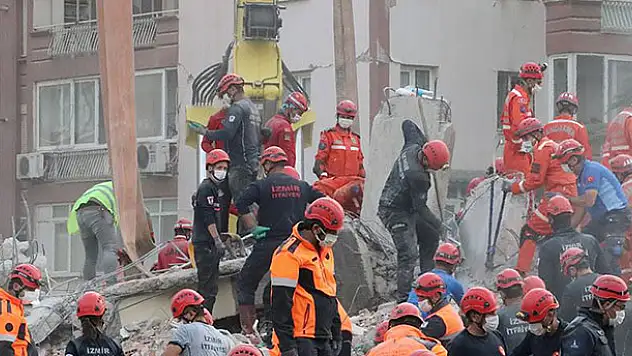 İzmir'deki depremde can kaybı 115'e yükseldi