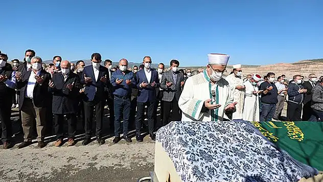 İzmir'deki depremde hayatını kaybedenler son yolculuğuna uğurlanıyor