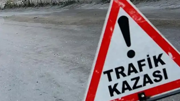 İzmir'deki köprü bariyere çarpan otomobildeki 2 kişi öldü
