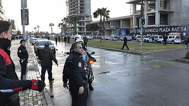 İzmir'deki terör saldırısında 1 polis ve 1 adliye çalışanı şehit oldu