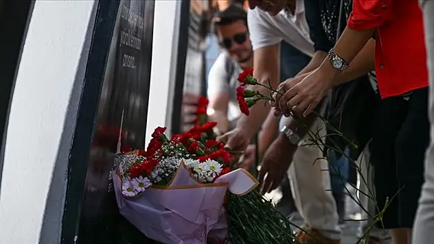 İzmir depreminin yıl dönümünde anma ve tatbikat yapıldı
