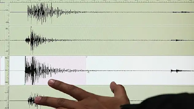 İzmir'in Urla ilçesi açıklarında 4,3 büyüklüğünde deprem
