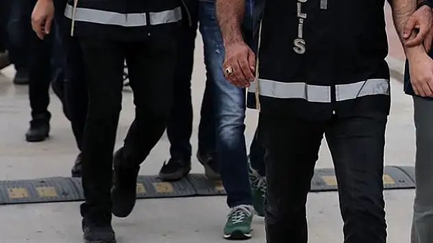 İzmir merkezli 56 ildeki FETÖ operasyonunda 100 gözaltı