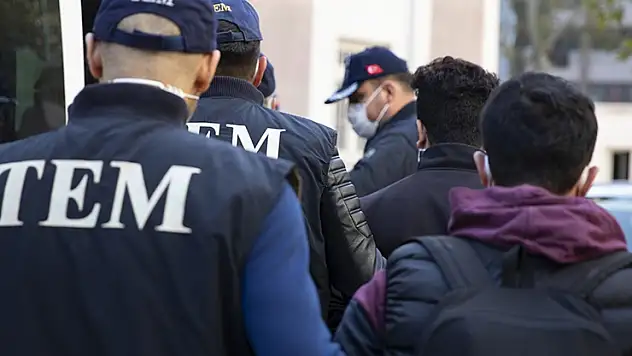 İzmir merkezli terör örgütü DEAŞ operasyonunda 26 şüpheli yakalandı