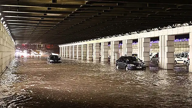 İzmir sel felaketiyle karşı karşıya