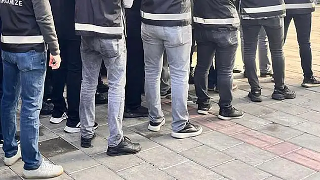 İzmir ve İstanbul'da FETÖ operasyonunda 9 şüpheli yakalandı