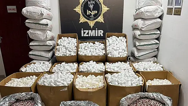 İzmir'de 2 milyon 309 bin 774 uyuşturucu hap ele geçirildi