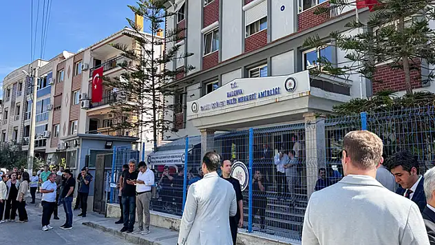 İzmir'de 2 polisin şehit olduğu silahlı saldırı soruşturmasında gözaltı sayısı 27'ye yükseldi