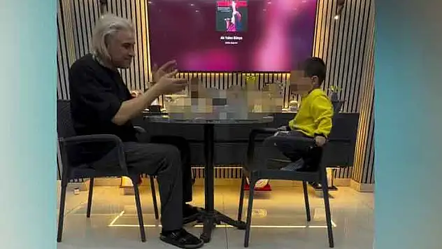 İzmir'de 3 yaşındaki çocuğunu alkol masasına oturtan baba gözaltına alındı