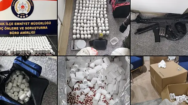 İzmir'de 450 bin uyuşturucu hap, 1 kilo 660 gram kokain ele geçirildi