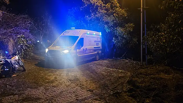 İzmir'de aile faciası: Oğlunu öldürdü, eşini ağır yaraladı