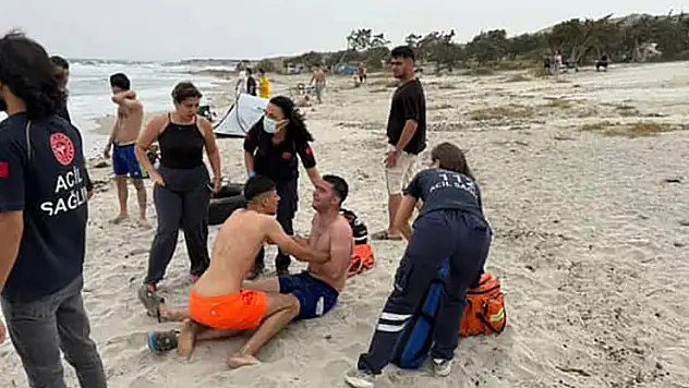 İzmir'de denize giren genç boğuldu, arkadaşları sinir krizi geçirdi