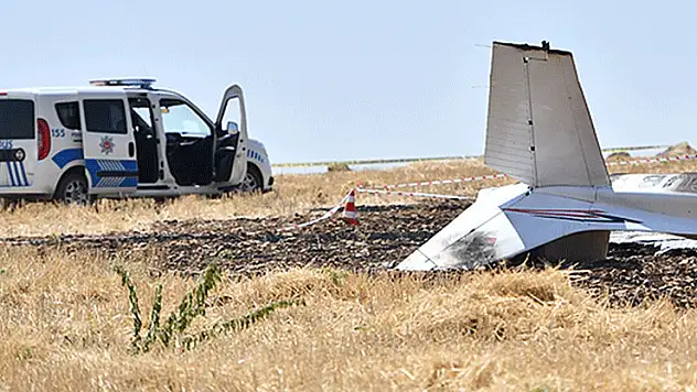 İzmir'de eğitim uçağı düştü, pilot hayatını kaybetti