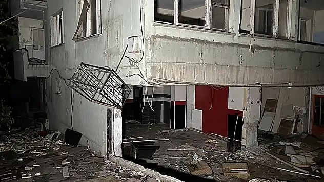 İzmir'de metruk binada poşetler içerisinde 3 kafatası ve kemik parçaları bulundu