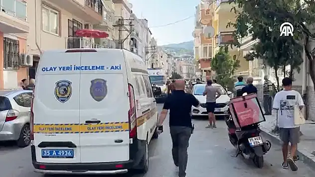 İzmir'de polis merkezine saldıran 16 yaşındaki şahıs 2 polisi şehit etti, o anlar kamerada