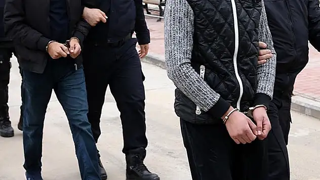 İzmir'de suç örgütü operasyonunda 21 kişi yakalandı