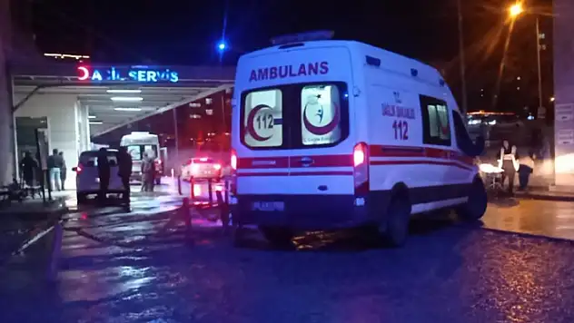 İzmir'de trafik kazası: 1 kişi hayatını kaybetti, 2 yaralı
