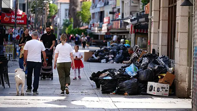 İzmir'de yaklaşık 23 bin işçinin grevi dördüncü gününde