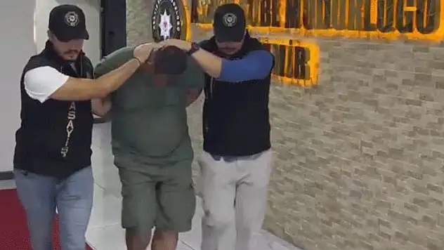İzmir'de yaşlı çift evlerinde ölü bulundu: Katil, kadının oğlu çıktı