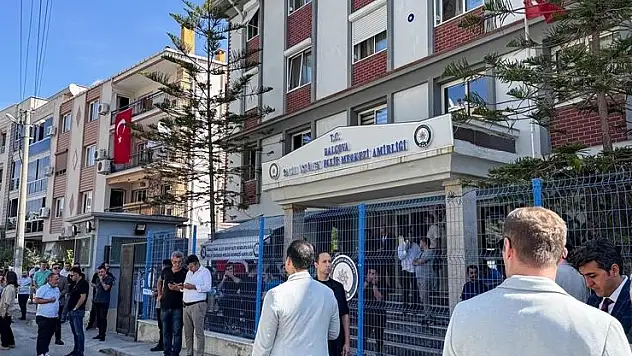 İzmir'deki polis merkezi saldırısında yaralanan polis hastanede şehit oldu