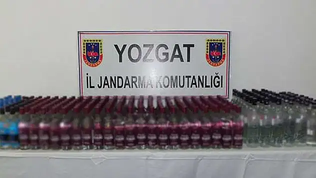Jandarma 324 şişe kaçak içki ele geçirdi